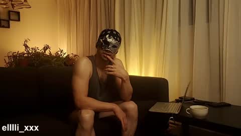 Snapshot of elllli_xxx chatting on 08-08-26, 08:16 Eli K online show from 08-08-26, 08:16