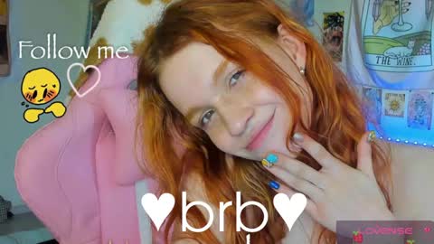 Snapshot of elly_milas chatting on 05-17-26, 08:45 Elly Fansly online show from 05-17-26, 08:45