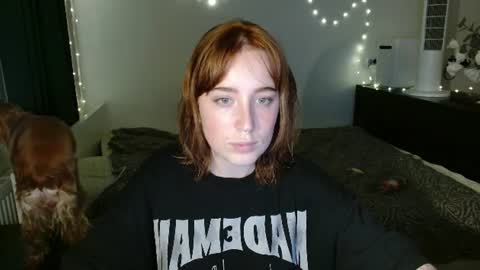 Snapshot of elly_rise chatting on 07-23-26, 07:23 Elly online show from 07-23-26, 07:23