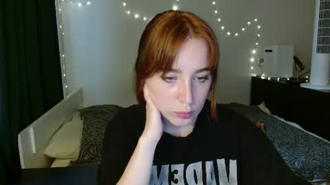 Snapshot of elly_rise chatting on 07-26-26, 04:36 Elly online show from 07-26-26, 04:36
