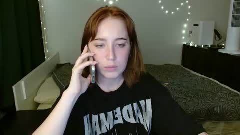 Snapshot of elly_rise chatting on 07-27-26, 05:42 Elly online show from 07-27-26, 05:42
