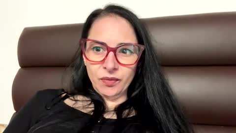 Snapshot of ellyadavis chatting on 11-22-25, 06:56 ellyadavis online show from 11-22-25, 06:56