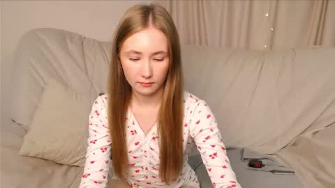 Elly online show from 10-14-25, 02:45