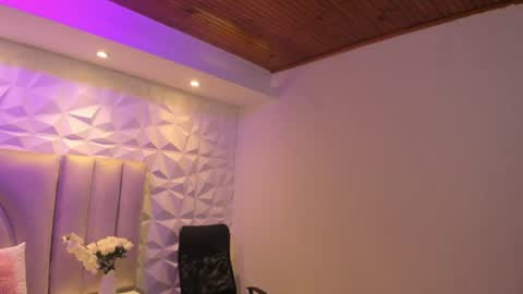 Snapshot of ellye_evans_ chatting on 07-07-26, 11:25 Ellye online show from 07-07-26, 11:25