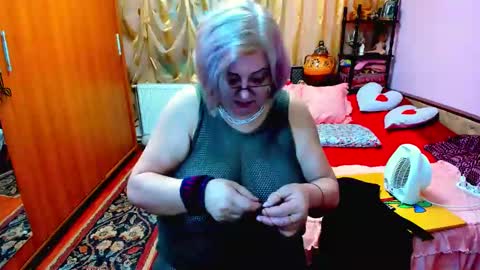 Snapshot of ellyhot53 chatting on 02-18-25, 02:49 ellyhot53 online show from 02-18-25, 02:49