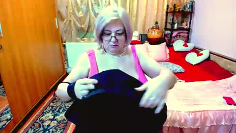 Snapshot of ellyhot53 chatting on 02-26-25, 03:52 ellyhot53 online show from 02-26-25, 03:52