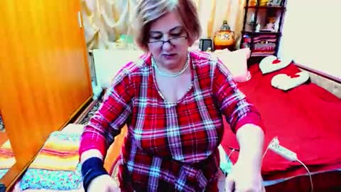 Snapshot of ellyhot53 chatting on 01-06-26, 11:51 ellyhot53 online show from 01-06-26, 11:51