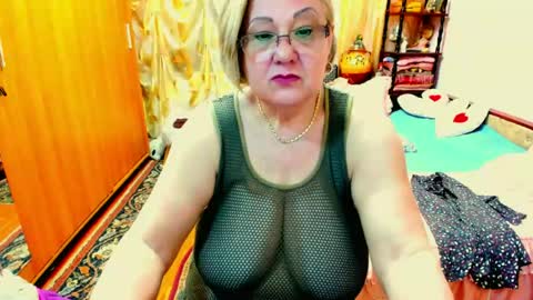 ellyhot53 online show from 06-18-26, 03:05
