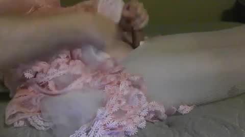 Snapshot of ellyjellybean chatting on 10-13-25, 06:24 ellyjellybean online show from 10-13-25, 06:24