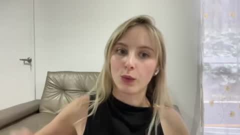 ellykeyofficial online show from 04-23-26, 07:38