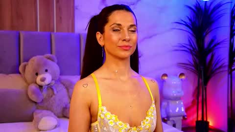 Elly online show from 10-17-25, 08:22