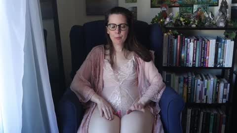 Elly Naomi online show from 01-18-25, 07:26