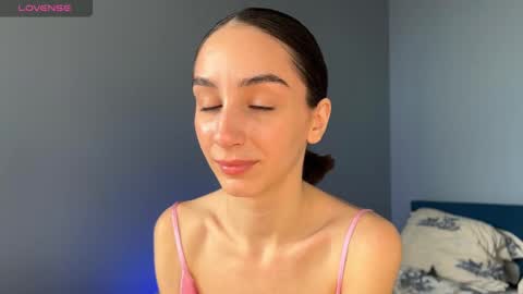 Snapshot of ellzabeth_ellison chatting on 03-07-25, 06:35 Im online Fri Sun Mon Tue Thu Fri Sat3 from 1000 online show from 03-07-25, 06:35