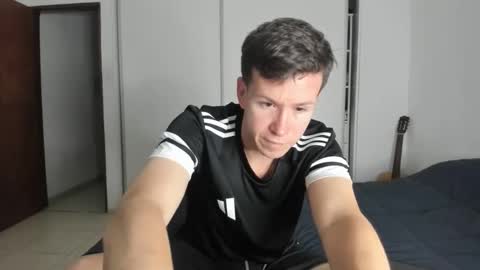 Snapshot of elnenedearg chatting on 10-15-25, 01:39 elnenedearg online show from 10-15-25, 01:39