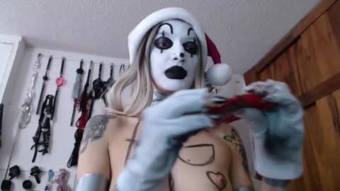 Snapshot of eloise_brown_ chatting on 12-31-24, 06:46 Chelsea Please help me to reach 100 thumbs up online show from 12-31-24, 06:46