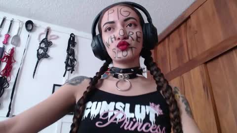 Snapshot of eloise_brown_ chatting on 01-20-25, 09:32 Chelsea Please help me to reach 100 thumbs up online show from 01-20-25, 09:32