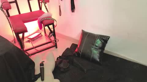 Snapshot of elowen_halley1 chatting on 01-05-26, 07:39 elowen_halley1 online show from 01-05-26, 07:39