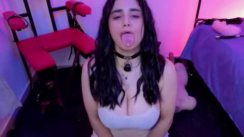 Snapshot of elowen_halley1 chatting on 02-16-26, 07:43 elowen_halley1 online show from 02-16-26, 07:43