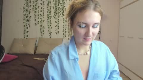 Elsa  online show from 10-20-25, 03:56