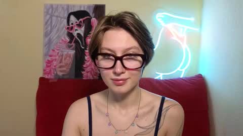 Snapshot of elsaangel chatting on 11-25-25, 04:34 elsaangel online show from 11-25-25, 04:34