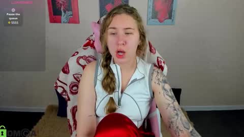 Elsie online show from 10-22-25, 01:17