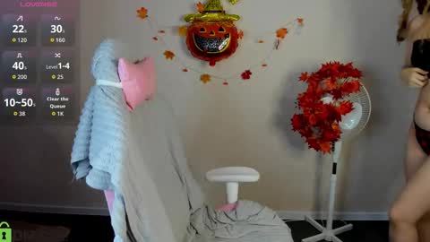 Elsie online show from 10-30-25, 01:07