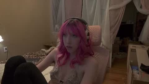 Snapshot of elslove chatting on 07-24-26, 01:47 ELS online show from 07-24-26, 01:47