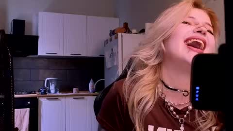 Snapshot of elvenmilk chatting on 05-16-26, 07:38 Ciri online show from 05-16-26, 07:38