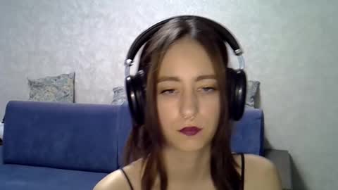 elvinacaraway online show from 10-21-25, 08:59