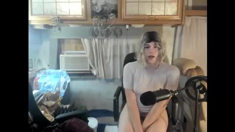 elvymay online show from 10-24-25, 01:35