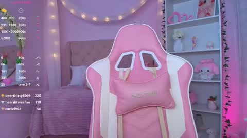 Snapshot of ely_cherry18 chatting on 03-05-25, 03:29 Ely online show from 03-05-25, 03:29