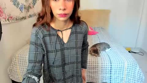 Snapshot of ely_slim chatting on 02-20-25, 04:03 Elizabeth online show from 02-20-25, 04:03