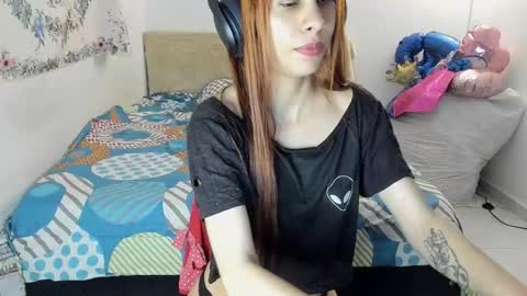 Snapshot of ely_slim chatting on 10-13-25, 12:43 Elizabeth online show from 10-13-25, 12:43