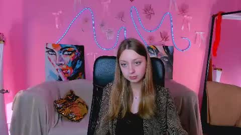 Snapshot of elyra_lir chatting on 06-10-26, 06:01 Elly online show from 06-10-26, 06:01