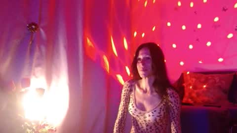 Elisa online show from 09-29-25, 05:29