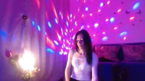 Elisa online show from 05-16-26, 05:34