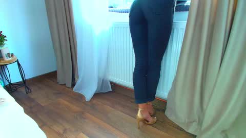 Snapshot of elyzabetth chatting on 02-24-25, 01:10 Ely online show from 02-24-25, 01:10