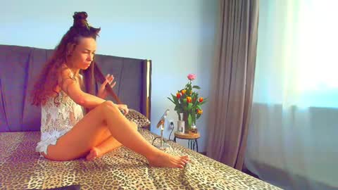 Snapshot of elyzabetth chatting on 03-07-25, 05:18 Ely online show from 03-07-25, 05:18