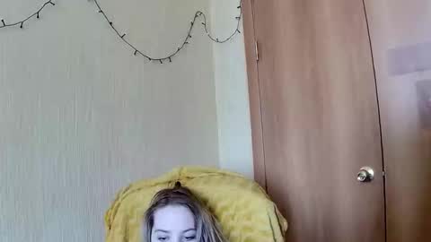 Snapshot of elza_com chatting on 03-09-26, 05:11 Elza Kom online show from 03-09-26, 05:11