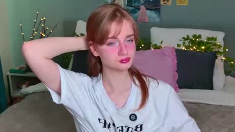 Snapshot of elza_hofffman chatting on 06-15-26, 05:26 Chloyka online show from 06-15-26, 05:26
