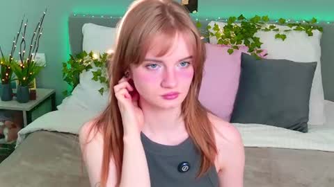 Snapshot of elza_hofffman chatting on 06-19-26, 05:06 Chloyka online show from 06-19-26, 05:06