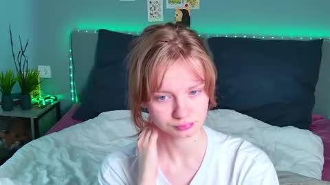 Snapshot of elza_hofffman chatting on 06-29-26, 06:30 Chloyka online show from 06-29-26, 06:30