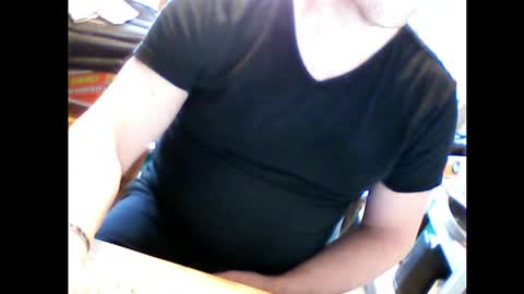 Snapshot of em_76 chatting on 04-01-26, 09:10 Em online show from 04-01-26, 09:10