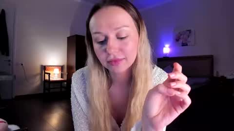 Snapshot of em_emilie chatting on 03-25-26, 06:03 Emilie online show from 03-25-26, 06:03