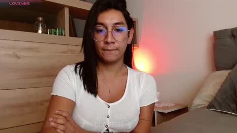 Snapshot of em_rotic chatting on 03-01-25, 01:07 Emilia  online show from 03-01-25, 01:07