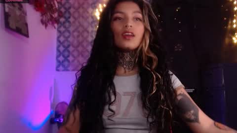 Snapshot of ema_ploxx chatting on 10-17-25, 04:15 ema_ploxx online show from 10-17-25, 04:15