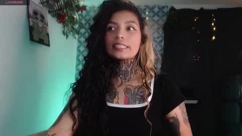 Snapshot of ema_ploxx chatting on 10-25-25, 05:15 ema_ploxx online show from 10-25-25, 05:15