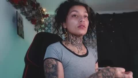 Snapshot of ema_ploxx chatting on 10-26-25, 05:35 ema_ploxx online show from 10-26-25, 05:35