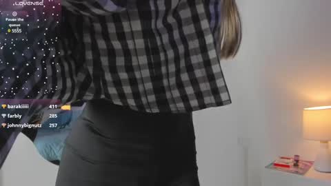 Snapshot of ema_porcaroli chatting on 02-14-25, 07:44 Ema online show from 02-14-25, 07:44