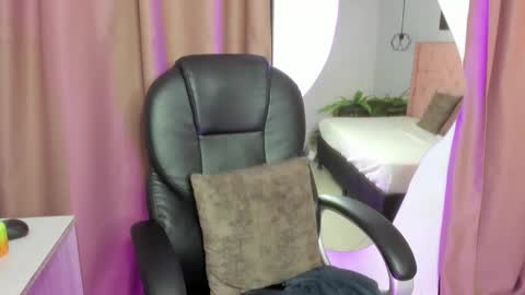 Snapshot of emalinda__hills chatting on 02-08-26, 02:59 EMA online show from 02-08-26, 02:59